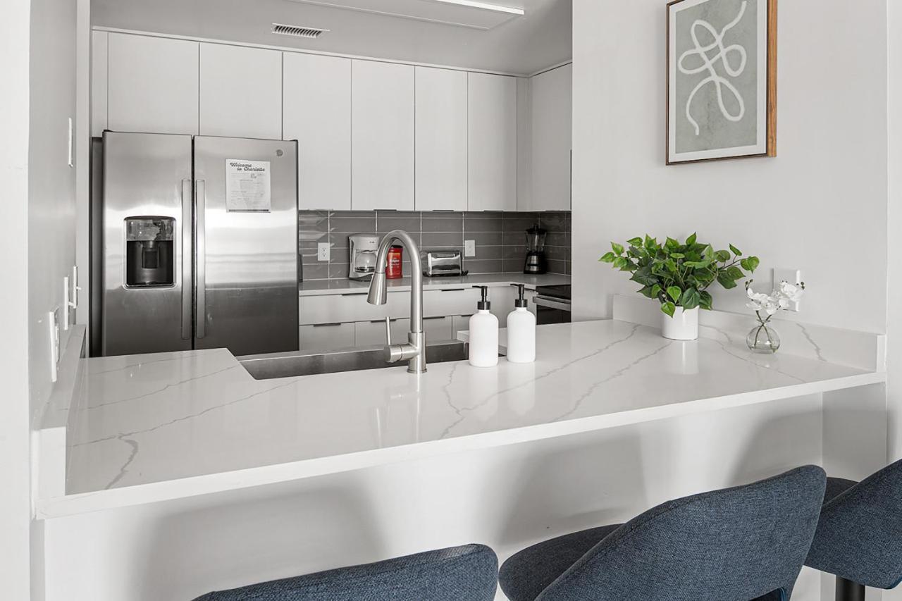 Urban Retreat - Free Parking, Wifi, Walk To Stadium Apartment